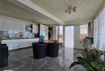 Spațiu comercial, de 240 mp, în Central - 13