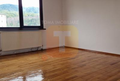 3 camere ultracentral – Piatra Neamț, etaj 4, balcon 7.9 mp 3 camere ultracentral – Piatra Neamț, etaj 4, balcon 7.9 mp - 10