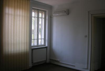 Clădire Istorică Elegantă - Interbelică cu Potențial Comercial - 13