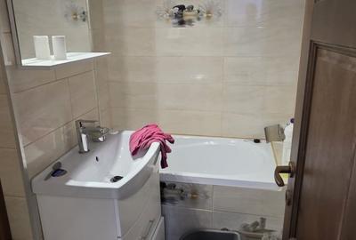 Apartament cu 3 camere decomandat, mobilat în Micro 6 - 9