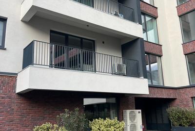Apartament cu 5 camere decomandat în Barbu Văcărescu