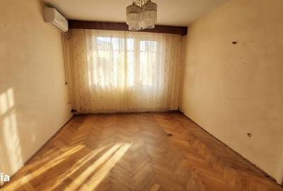 Apartament cu 3 camere semidecomandat în Calea București - 1
