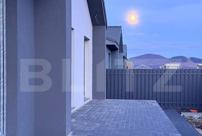 Casa de vanzare in Sanpetru teren 300 m2, suprafa? - 1