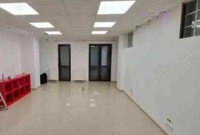 Spațiu comercial, de 120 mp, în Central