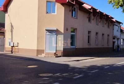 Casă cu 9 camere cu Canalizare în Central - 9