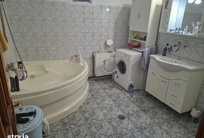 Casă cu 10 camere cu Teren 1200 Mp în Bucov - 8