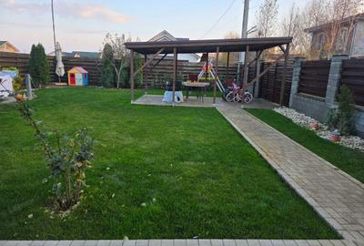 Casă cu 4 camere în Crevedia