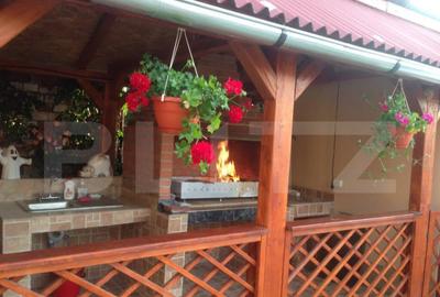 Pensiune turistica + casa de locuit, 315 mp, teren 761 mp, z - 2