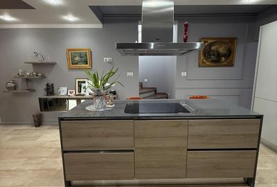 Casă cu 4 camere cu Teren 594 Mp în Central - 1