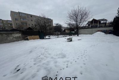 Teren de 350 mp, în Tractorul