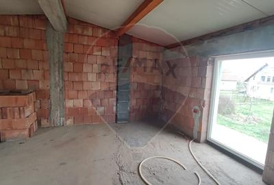 Casa cu mansarda de vanzare Osorhei, 8 km de Oradea - 3
