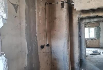 Apartament cu 4 camere semidecomandat în Central - 1