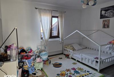 Casă cu 4 camere cu Teren 300 Mp în Crevedia
