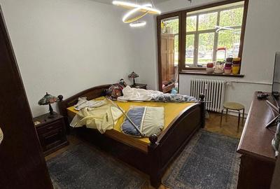 Apartament cu 3 camere decomandat în Calea București