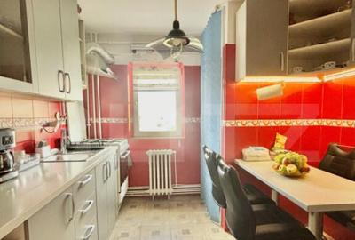 Apartament 3 camere, decomandat, et. 7/9, zona Gh. Lazar -I - 7