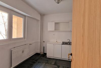 Apartament cu 2 camere semidecomandat în P-ța Victoriei - 8