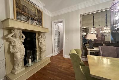 Apartament cu 5 camere semidecomandat, mobilat în Capitale