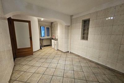 Casă individuală cu 7 camere cu Garaj în 1 Mai - 7