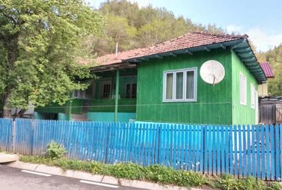 Casă cu 4 camere în Ruginoasa - 3