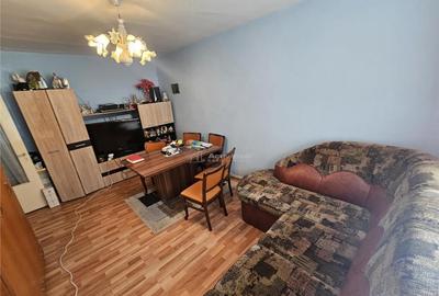 Apartament cu 3 camere decomandat în Micro IV