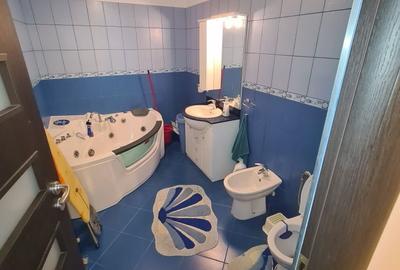 Apartament cu 3 camere decomandat în Runcu - 2