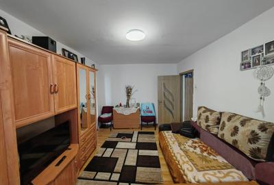Apartament cu 3 camere semidecomandat în Narcisa - 2