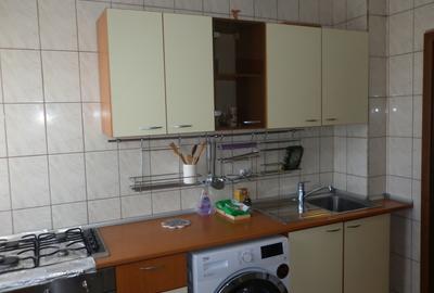 Apartament cu 3 camere semidecomandat în Dristor