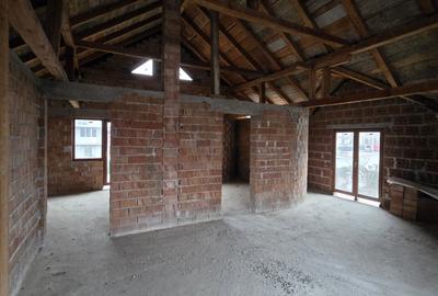 Casă cu 4 camere în Central - 1