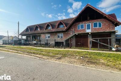 Casă cu Teren 676 Mp în Central - 2