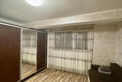 Garsonieră decomandată, mobilată în Domnești