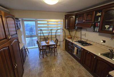 Apartament cu 4 camere semidecomandat, mobilat în P-ța Victoriei - 44