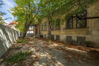 Casă individuală cu 7 camere cu Canalizare în Armeneasca