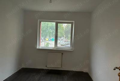 Vand apartament 3 camere
