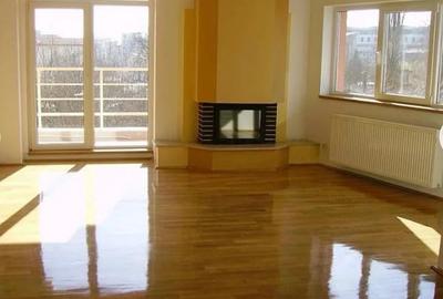 Apartament cu 6 camere semidecomandat în Herăstrău