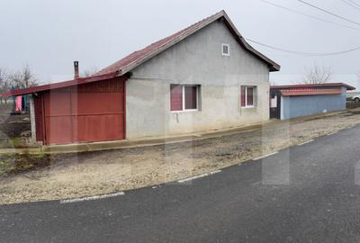 Casa in Iratosu cu teren, apa curenta, centrala termica , - 21