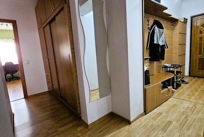 Apartament cu 4 camere decomandat în E3 - 8