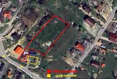 Casă cu Teren 3103 Mp în Central - 3