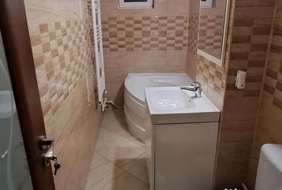Apartament cu 3 camere decomandat în Micro 17