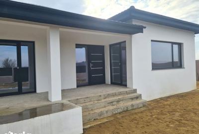 Casă cu 3 camere cu Teren 844 Mp în Central - 1