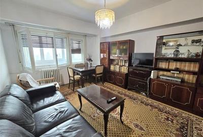 Apartament cu 3 camere decomandat în 1 Mai
