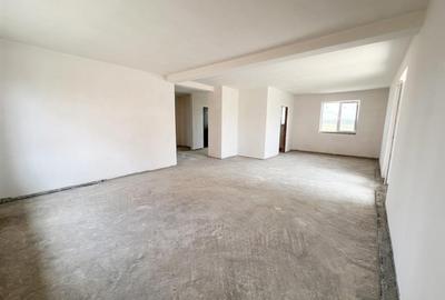 Casă cu 4 camere cu Teren 437 Mp în Sântandrei
