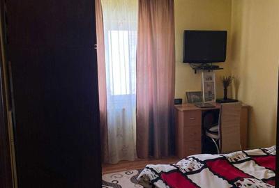 Apartament cu 3 camere decomandat în Petros - 2