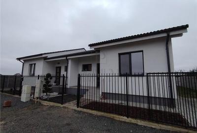 Duplex pe parter - asfalt - toate utilitatile. - 1