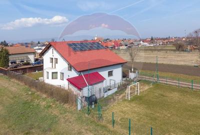 Casă cu 5 camere cu Teren 505 Mp în Hălchiu - 2