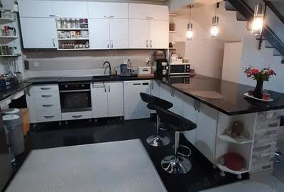 Casa tip duplex, insorita ?i luminoasa cu multiple imbunatatiri. Merita vazuta. - 3