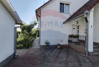 Casă / Vilă cu 8 camere de vânzare în zona Central - 31