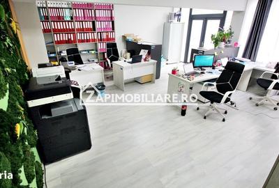 Spațiu comercial, de 220 mp, în Central - 4