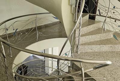 Casă cu 6 camere cu Teren 1250 Mp în Central - 2