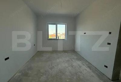 Casă cu 5 camere cu Teren 300 Mp în Dumbrăvița