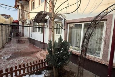 Casă individuală cu 6 camere cu Teren 210 Mp în Central